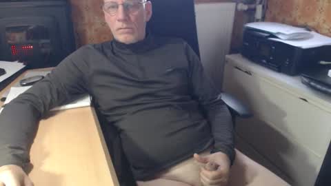 Snapshot of pemue65 chatting on 11-18-25, 08:08 Pemue65 online show from 11-18-25, 08:08