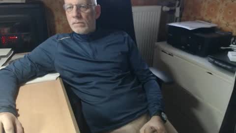 Snapshot of pemue65 chatting on 11-28-25, 07:44 Pemue65 online show from 11-28-25, 07:44