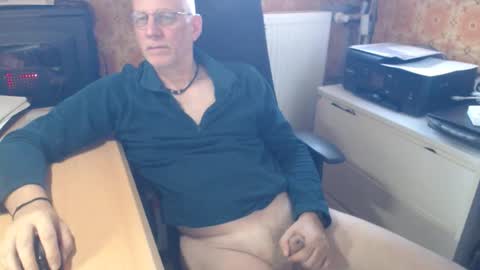 Snapshot of pemue65 chatting on 12-01-25, 11:59 Pemue65 online show from 12-01-25, 11:59