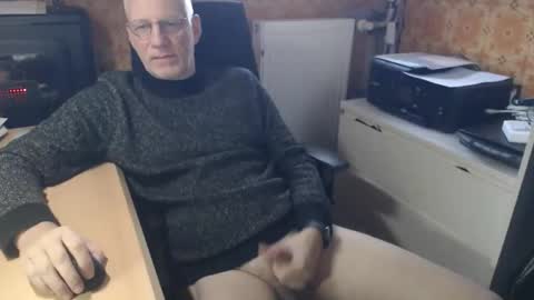 Snapshot of pemue65 chatting on 12-02-25, 07:57 Pemue65 online show from 12-02-25, 07:57