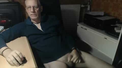 Snapshot of pemue65 chatting on 12-05-25, 06:33 Pemue65 online show from 12-05-25, 06:33