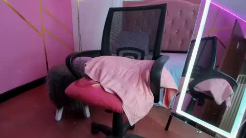 Snapshot of peneelopeecute chatting on 01-15-25, 08:37 peneelopeecute online show from 01-15-25, 08:37