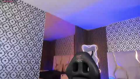 Snapshot of penelope_tay chatting on 12-19-25, 03:13 penelope online show from 12-19-25, 03:13