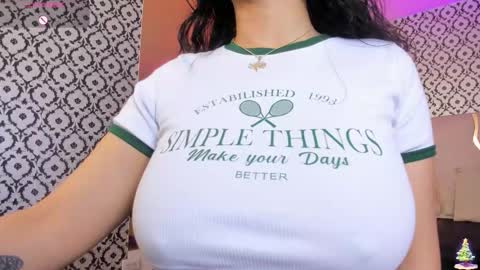 Snapshot of penelope_tay chatting on 12-20-25, 07:43 penelope online show from 12-20-25, 07:43