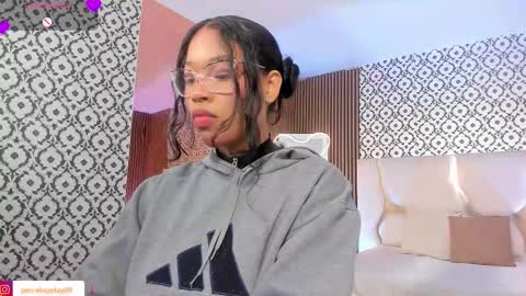 Snapshot of penelope_tay chatting on 02-05-26, 03:22 penelope online show from 02-05-26, 03:22