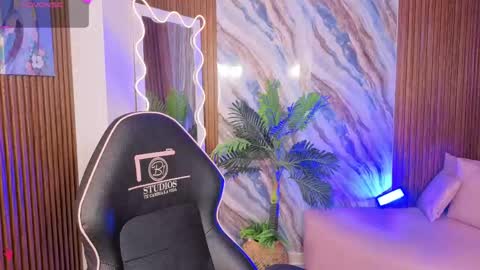 penelope online show from 04-30-26, 03:13