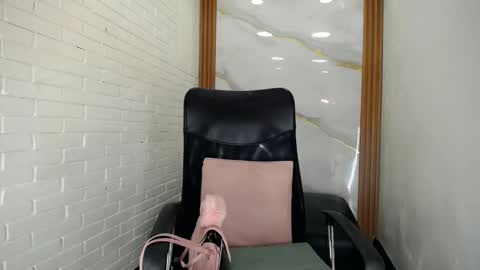 Penelopee Rouse online show from 09-26-25, 08:02