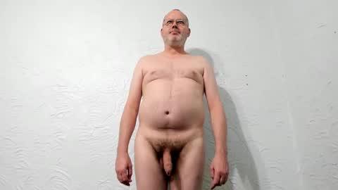Snapshot of penis_dance chatting on 10-03-25, 12:29 Vincent Howard online show from 10-03-25, 12:29