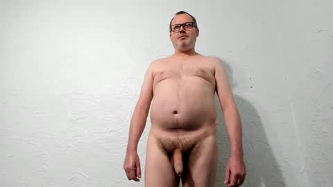 Snapshot of penis_dance chatting on 05-12-26, 12:41 Vincent Howard online show from 05-12-26, 12:41