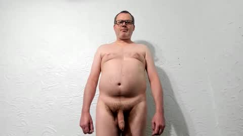 Snapshot of penis_dance chatting on 05-29-26, 12:19 Vincent Howard online show from 05-29-26, 12:19