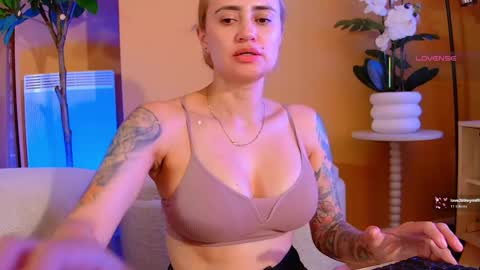 Snapshot of pennyy__ chatting on 05-30-26, 09:34 Hi Im Penelope better vibrations 1111 online show from 05-30-26, 09:34