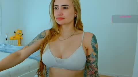 Snapshot of pennyy__ chatting on 06-01-26, 09:44 Hi Im Penelope better vibrations 1111 online show from 06-01-26, 09:44