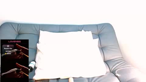 Snapshot of penpu chatting on 11-18-25, 02:06 online show from 11-18-25, 02:06