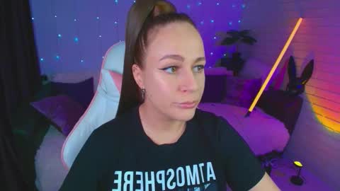 Snapshot of pepper_cat chatting on 10-24-25, 09:00 Dia online show from 10-24-25, 09:00