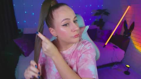 Snapshot of pepper_cat chatting on 11-09-25, 12:03 Dia online show from 11-09-25, 12:03