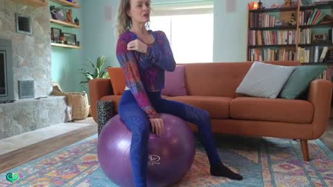 Peppermint and Dusty  online show from 02-25-26, 07:01