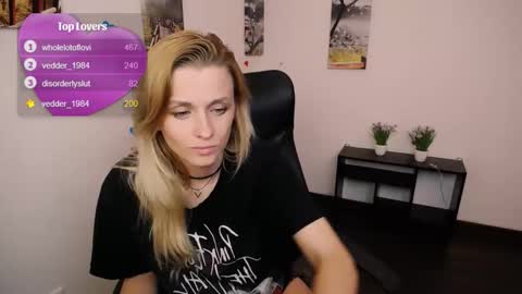 Mia online show from 09-30-25, 08:36