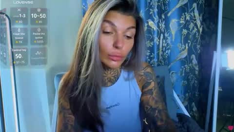 Snapshot of perfecttbaby77n chatting on 10-31-25, 07:53 Anna online show from 10-31-25, 07:53