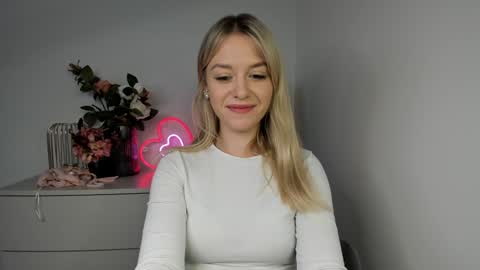 Snapshot of perfectxcindy chatting on 01-08-25, 12:26 Cindy online show from 01-08-25, 12:26