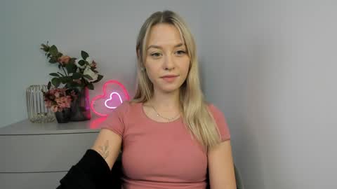 Snapshot of perfectxcindy chatting on 01-10-25, 09:23 Cindy online show from 01-10-25, 09:23