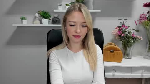 Snapshot of perfectxcindy chatting on 01-16-25, 06:25 Cindy online show from 01-16-25, 06:25