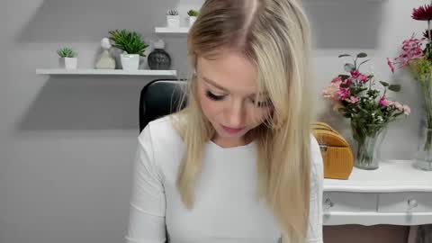 Snapshot of perfectxcindy chatting on 01-16-25, 09:27 Cindy online show from 01-16-25, 09:27