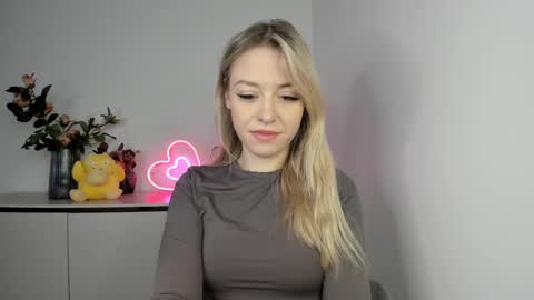 Snapshot of perfectxcindy chatting on 02-12-25, 06:19 Cindy online show from 02-12-25, 06:19