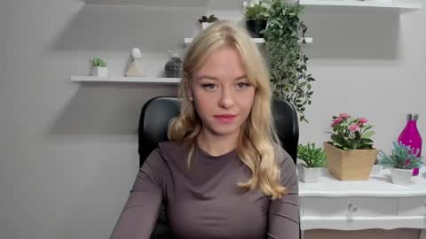Snapshot of perfectxcindy chatting on 02-17-25, 06:31 Cindy online show from 02-17-25, 06:31