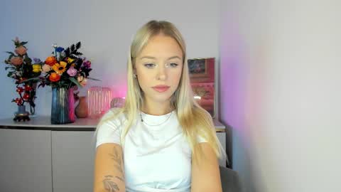 Snapshot of perfectxcindy chatting on 09-11-25, 05:29 Cindy online show from 09-11-25, 05:29