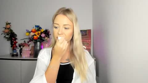 Snapshot of perfectxcindy chatting on 09-29-25, 05:23 Cindy online show from 09-29-25, 05:23