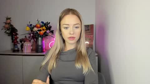 Snapshot of perfectxcindy chatting on 10-06-25, 05:38 Cindy online show from 10-06-25, 05:38