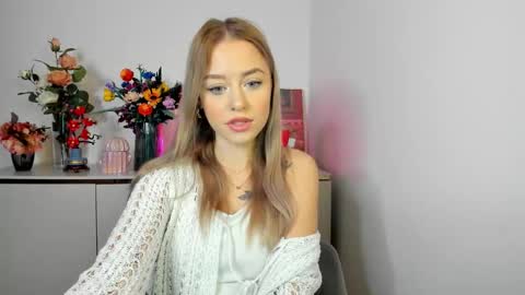 Snapshot of perfectxcindy chatting on 11-19-25, 06:35 Cindy online show from 11-19-25, 06:35