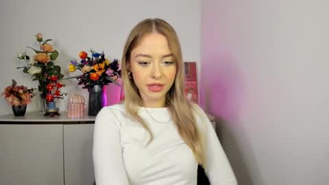 Snapshot of perfectxcindy chatting on 11-25-25, 06:35 Cindy online show from 11-25-25, 06:35