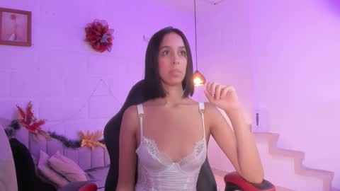 Snapshot of perla_dl chatting on 12-14-25, 10:25 perla dl online show from 12-14-25, 10:25