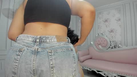 Snapshot of perla_milf4u chatting on 01-16-25, 09:19 PERLA online show from 01-16-25, 09:19