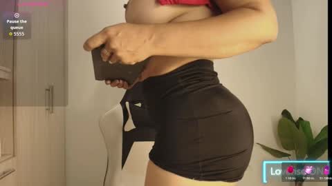 Snapshot of perla_milf4u chatting on 11-05-25, 11:38 PERLA online show from 11-05-25, 11:38