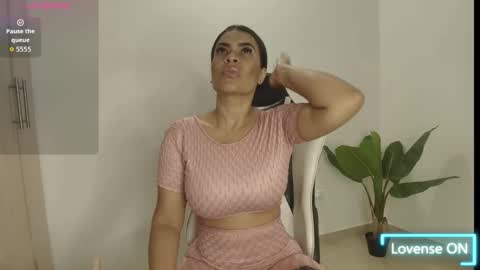 Snapshot of perla_milf4u chatting on 12-04-25, 11:57 PERLA online show from 12-04-25, 11:57