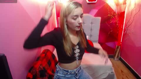 PERLA RED online show from 03-01-25, 12:01