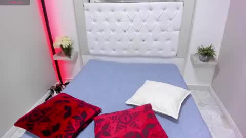 Perla online show from 07-10-26, 01:14
