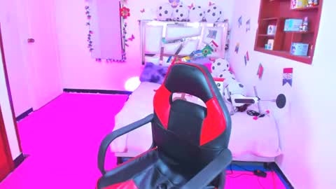 PERLA online show from 07-18-26, 01:48