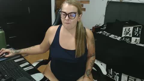 Snapshot of perlagoloza05 chatting on 05-12-26, 02:52 goloza online show from 05-12-26, 02:52
