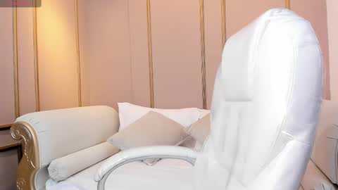 PerlaPreciosa online show from 10-18-25, 04:04