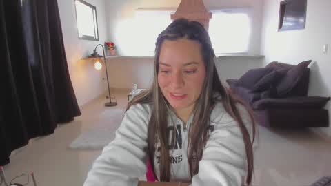 Marie online show from 02-04-25, 01:48