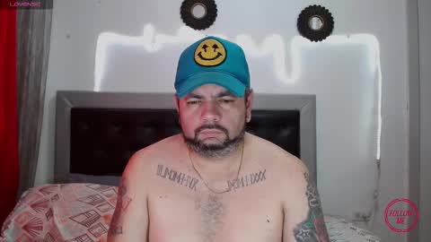 Snapshot of perverseveteranmanxxx chatting on 10-22-25, 02:39 Carlos online show from 10-22-25, 02:39