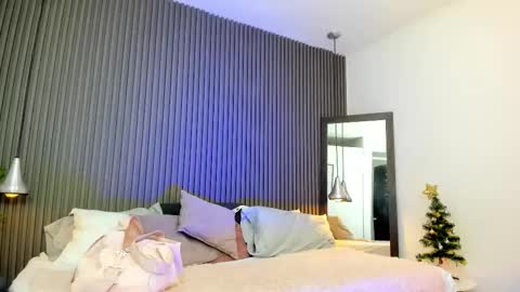 Lizza online show from 12-16-25, 11:37