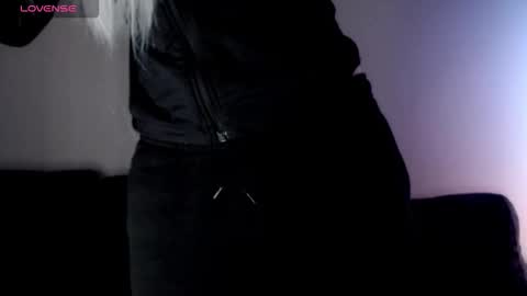 Isabella online show from 11-14-25, 10:58