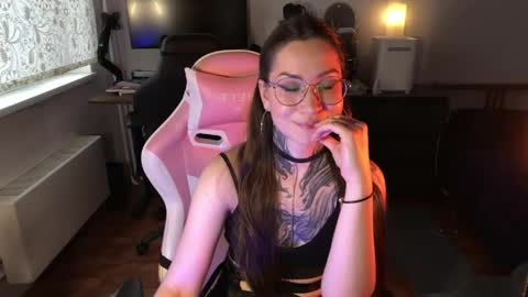 Snapshot of petal_dust_ chatting on 04-29-26, 03:27 petal_dust_ online show from 04-29-26, 03:27