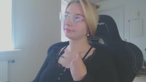 petalkiss online show from 09-13-25, 12:49