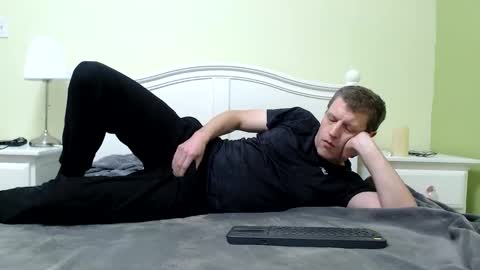 Snapshot of peter21122 chatting on 11-12-25, 01:39 Peter2112 online show from 11-12-25, 01:39