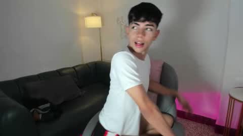 Snapshot of peter_chase chatting on 12-19-25, 05:20 Peter online show from 12-19-25, 05:20